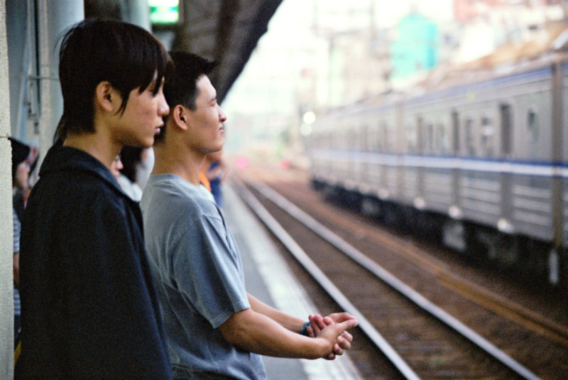 台灣鐵路旅遊攝影彰化火車站月台旅客2002年之前攝影照片18